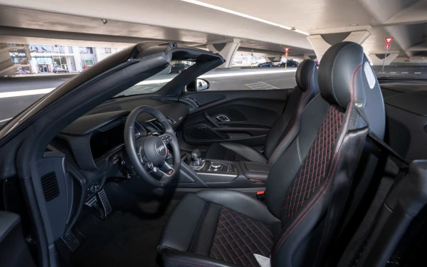Black Audi R8 Spyder, 2022 Photo 6