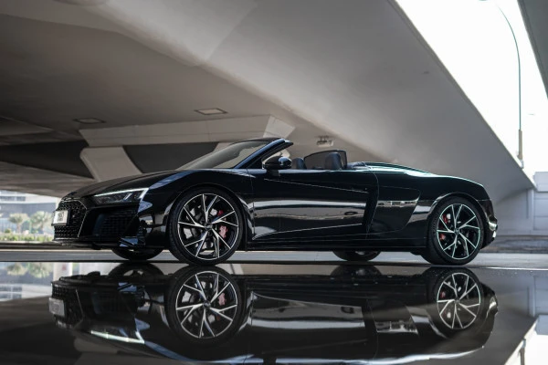 Black Audi R8 V10 Spyder, 2021 Photo 3