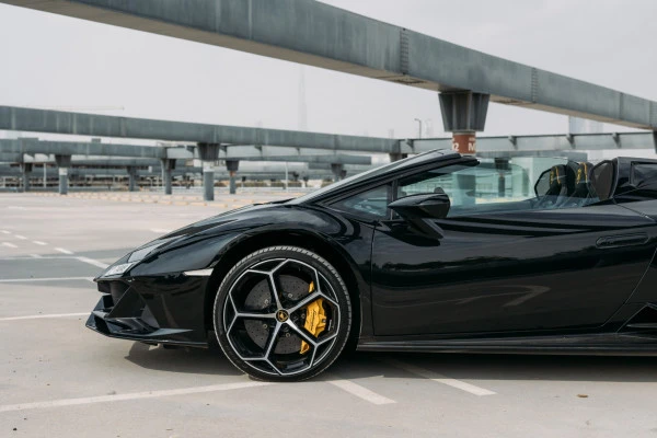 Black Lamborghini Evo Spyder, 2023 Photo 3