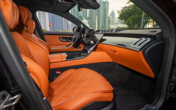 Black Mercedes Maybach S580, 2023 Photo 17