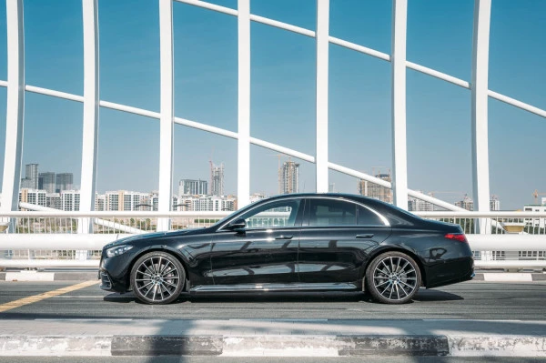 Black Mercedes S500, 2022 Photo 1