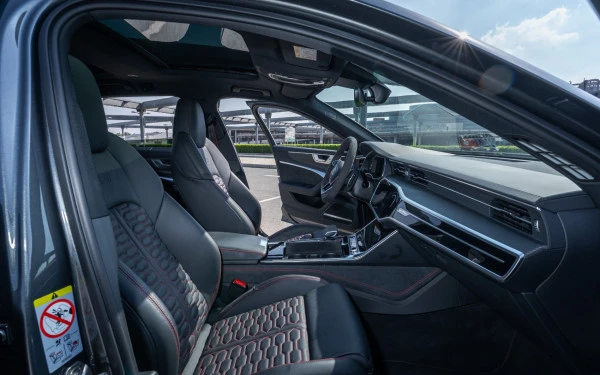 Grey Audi RS6, 2022 Photo 5
