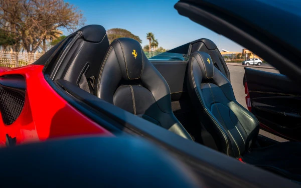 Red Ferrari F8 Tributo Spider, 2022 Photo 7