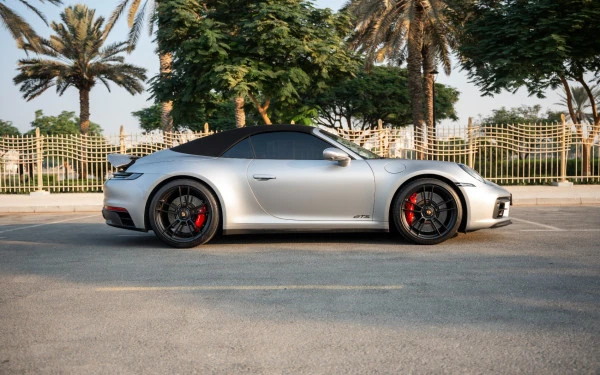 Silver Porsche 911 Carrera GTS, 2024 Photo 2