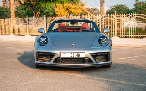 Silver Porsche 911 Carrera GTS, 2024 Photo 9