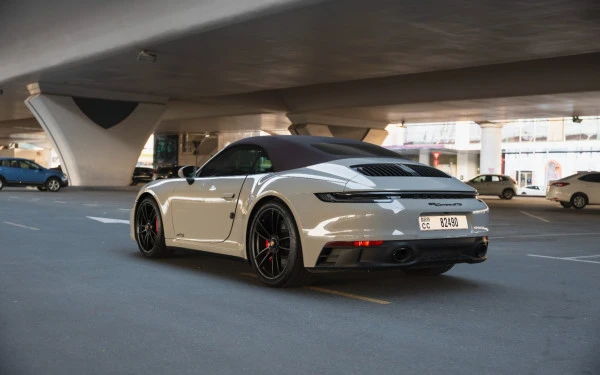 Silver Porsche 911 Carrera GTS, 2024 Photo 10