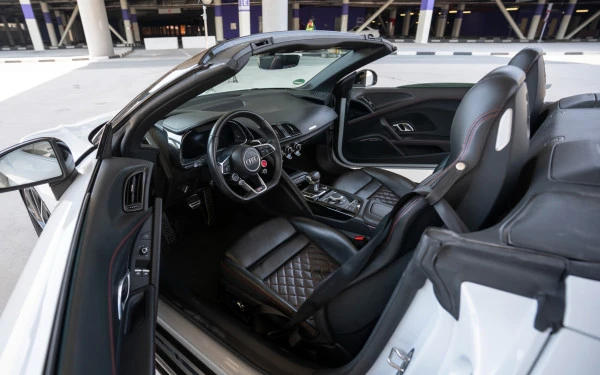 White Audi R8 Spyder, 2024 Photo 5