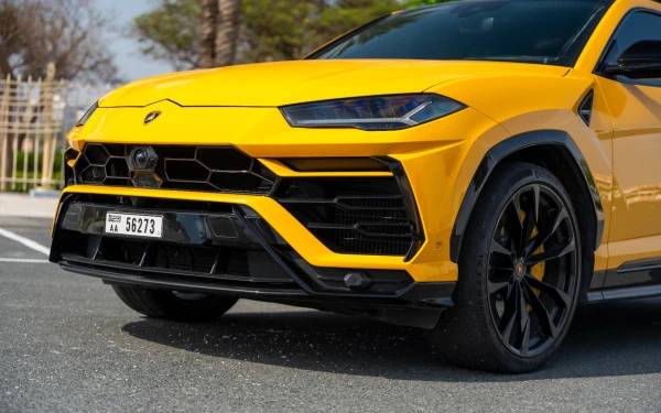 Yellow Lamborghini Urus, 2023 Photo 1