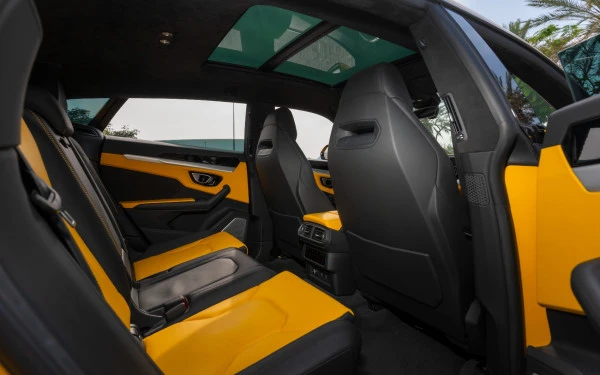 Yellow Lamborghini Urus, 2023 Photo 14