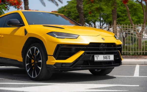 Yellow Lamborghini Urus, 2023 Photo 3